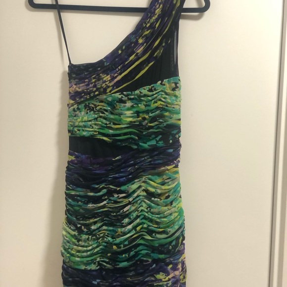 BCBG MAXAZRIA RUNWAY (M) Feminine Dress - Picture 5 of 7